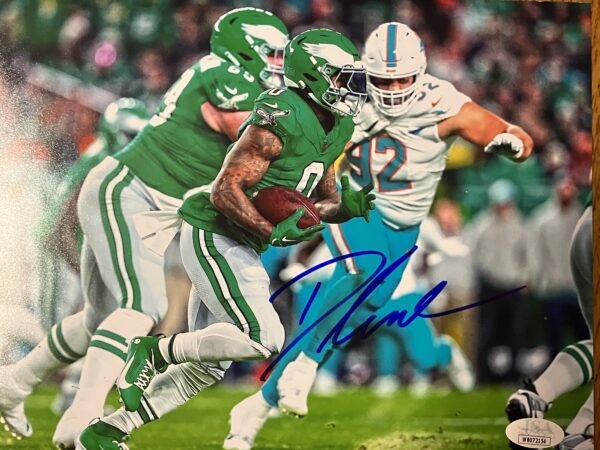 D'Andre Swift Autographed 8x10 Philadelphia Eagles Photo